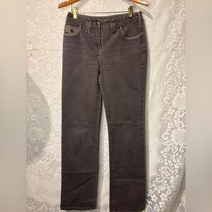 Jeanne Pierre straight cut jeans in a brown wash